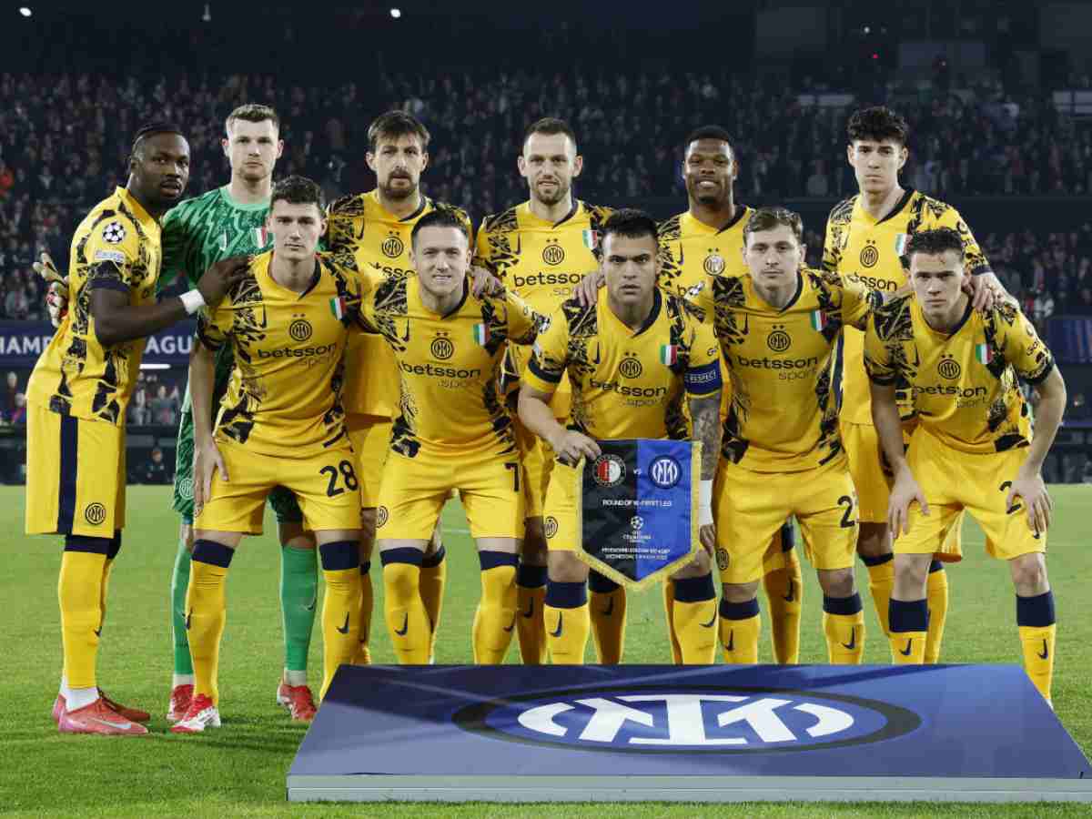 La squadra dell'Inter in posa prima del match