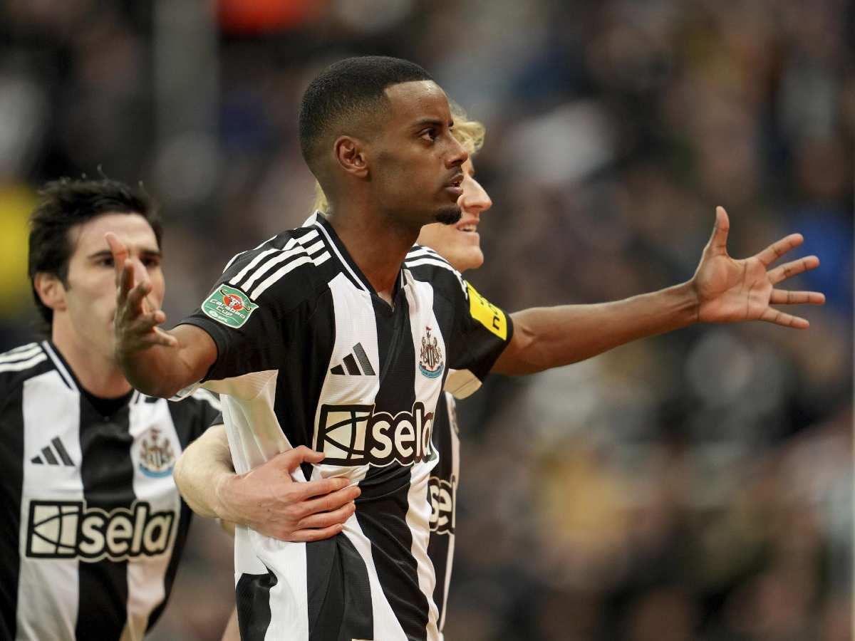 Alexander Isak del Newcastle festeggia un gol