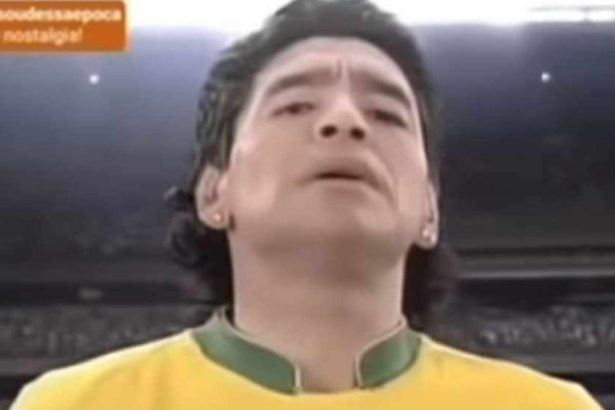 Maradona con la maglia del Brasile