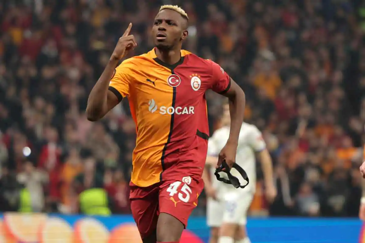 Osimhen esulta al Galatasaray