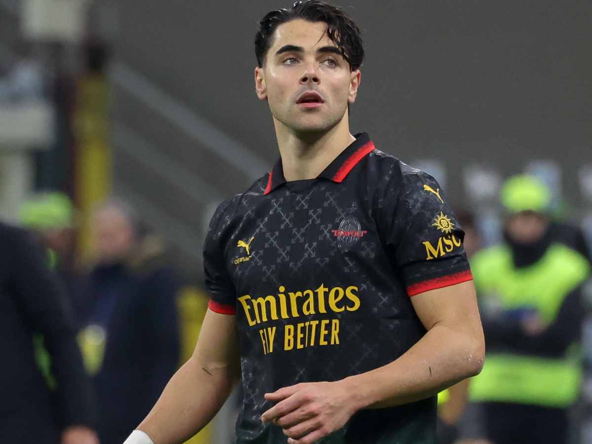 Riccardo Sottil con la maglia del Milan