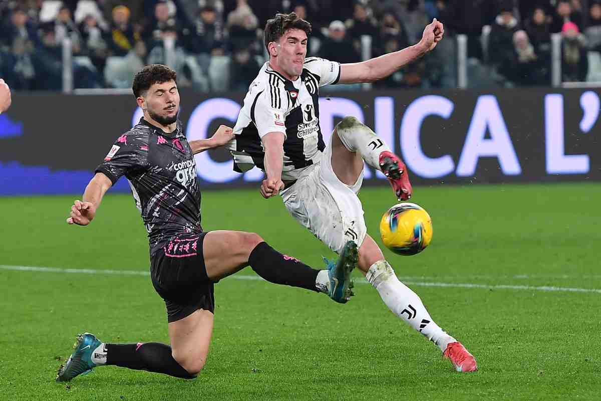 Vlahovic con la maglia della Juventus