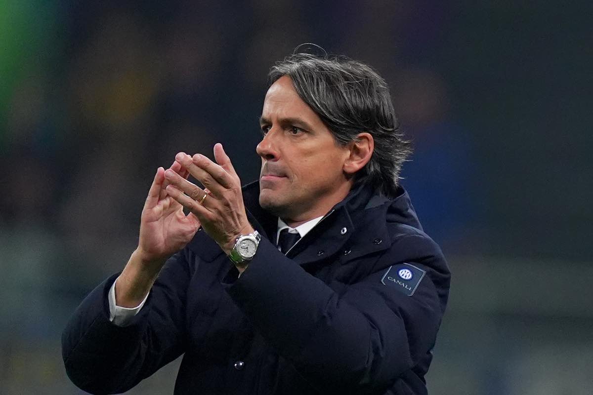 Simone Inzaghi applaude i suoi giocatori