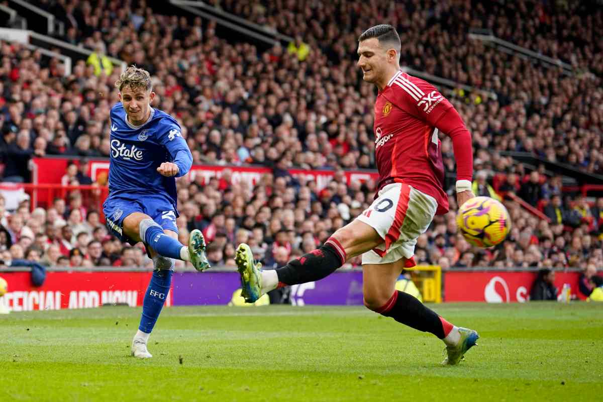 Lindstrom in Everton-Manchester United