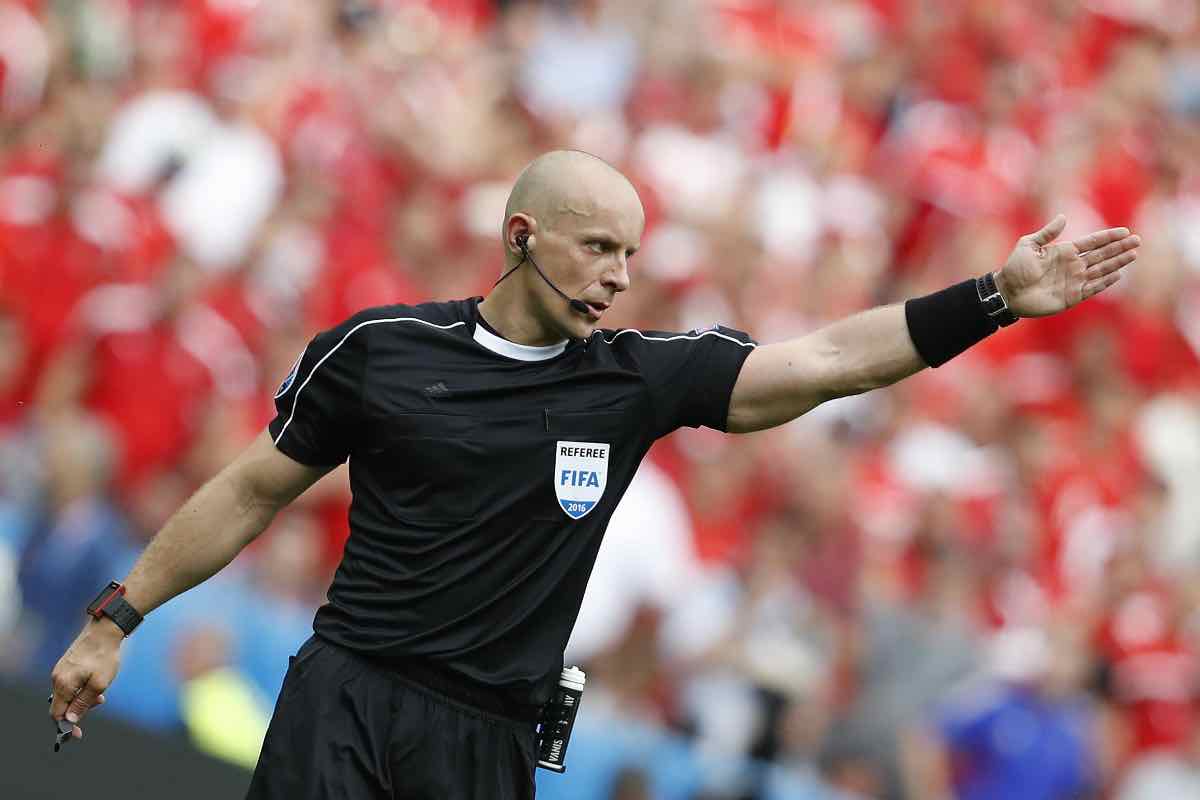 Marciniak in azione da arbitro