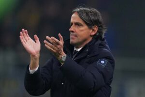 Simone Inzaghi applaude i suoi