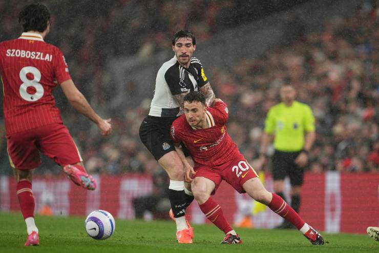 Tonali contrasta Jota in Newcastle-Liverpool